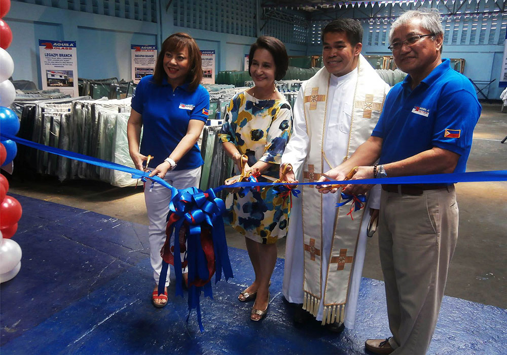 Sta Rosa branch opening cutting of ribbon photo - Aguila Auto Glass